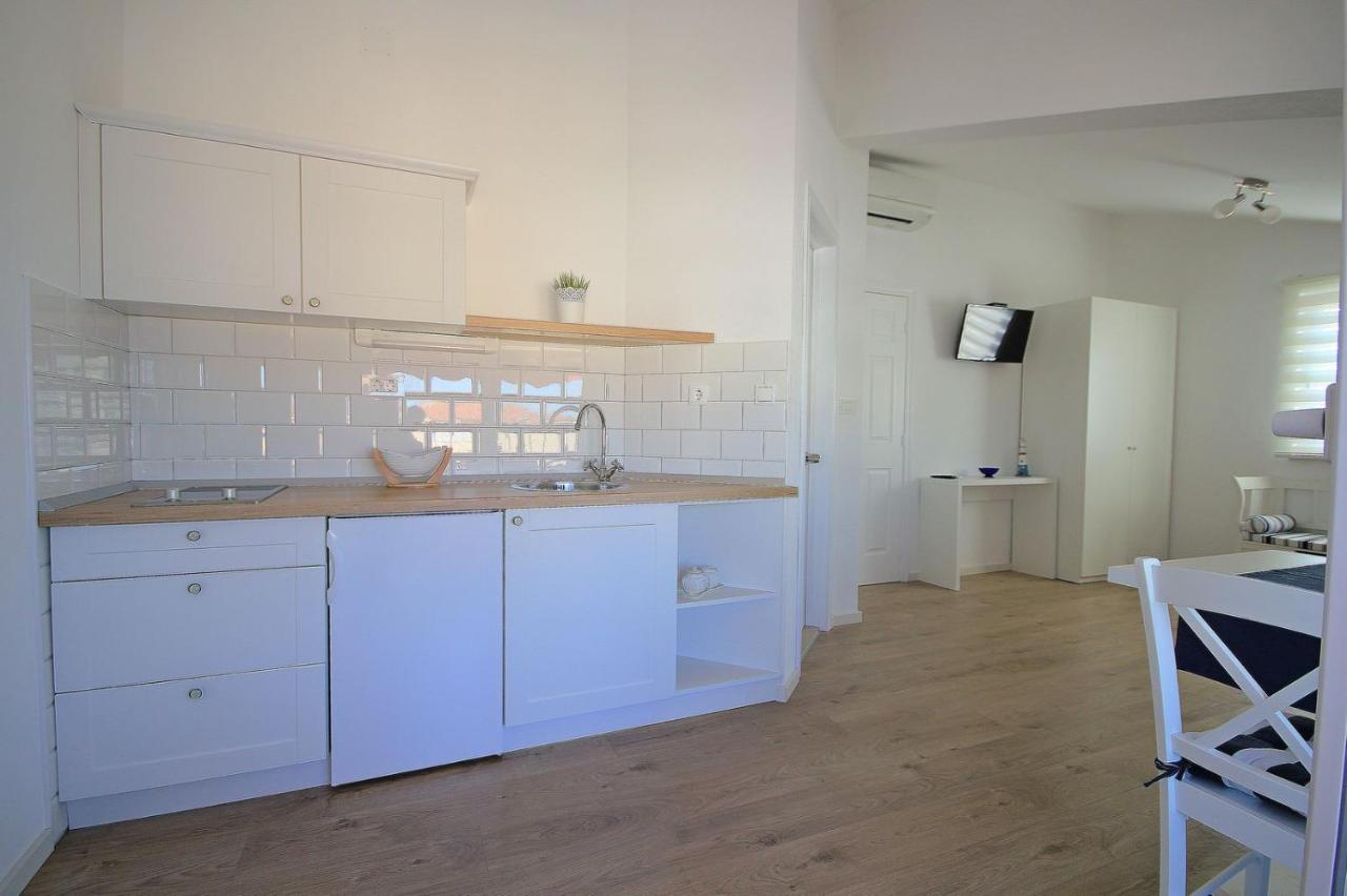 Apartments Ema Near Beach Makarska Exterior foto